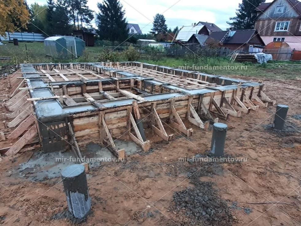 устройство ленточного фундамента 12×12 м с плитами под печи